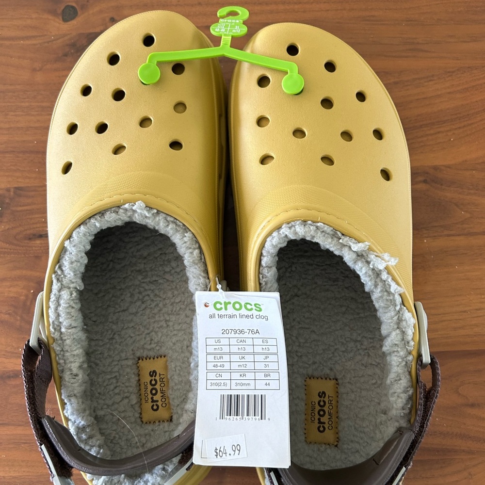 All terrain men’s crocs with tags